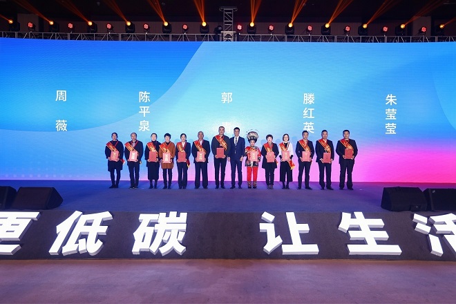1670922795343490Q9qb.jpg 頒獎2.JPG